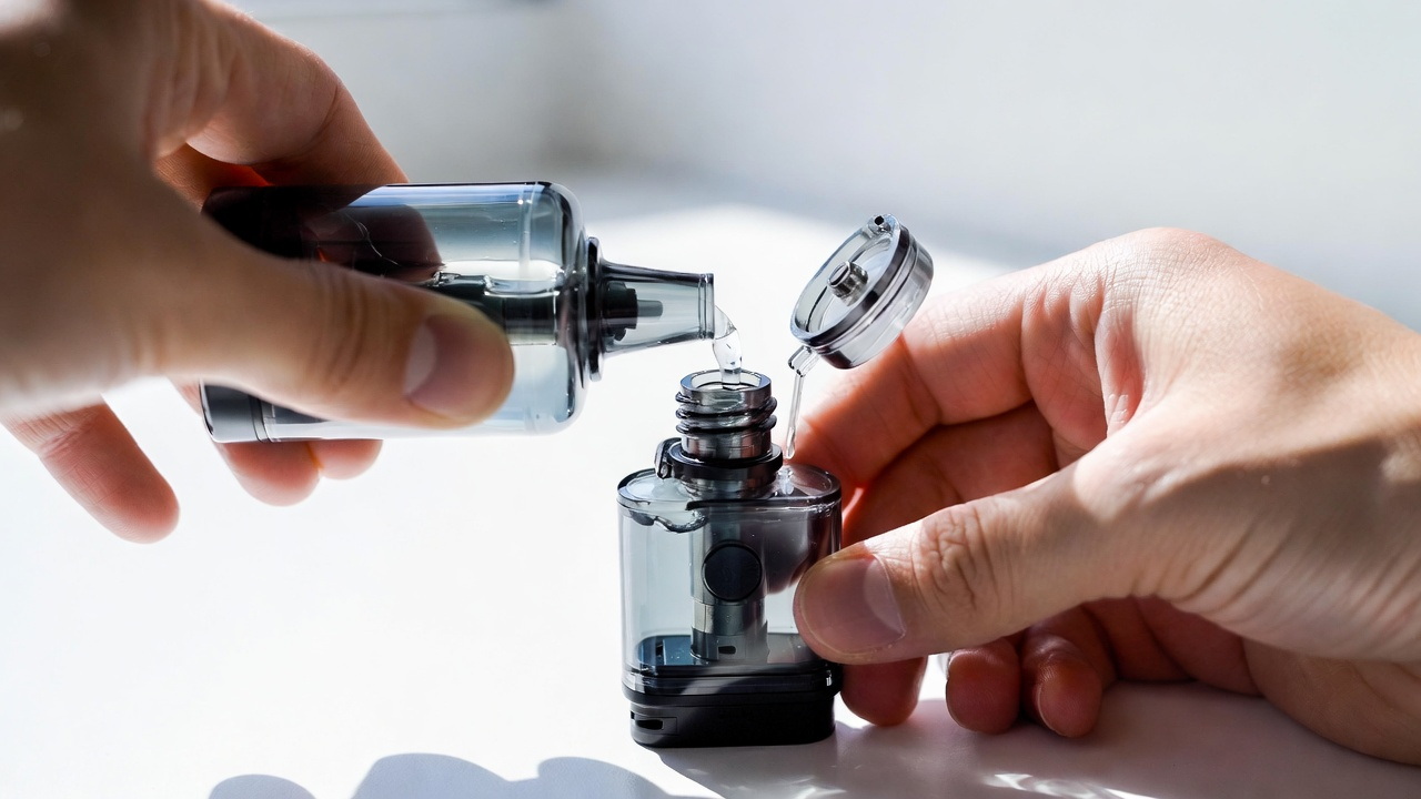 Filling And Priming A Vape Pod Filling And Priming A Vape Pod