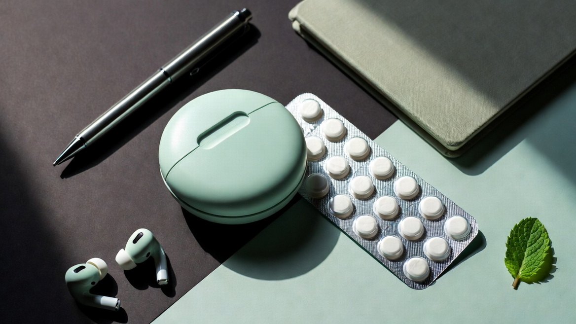 Mint Pouch And Nicotine Gum Flat Lay